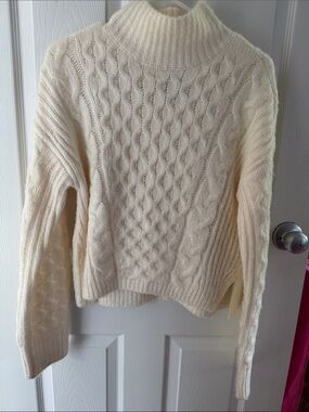 Abercrombie & Fitch Off-White Cable Knit Turtleneck Sweater